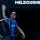 Australian Open: Novak Djokovic desiste de partida após dores musculares e Zverev vai à final