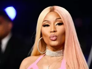 Cantora Nicki Minaj é presa na Holanda e faz live durante prisão
