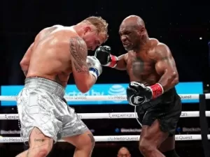 Empresa que promoveu luta entre Jake Paul e Mike Tyson quebra silêncio sobre rumores de que resultado teria sido “manipulado”