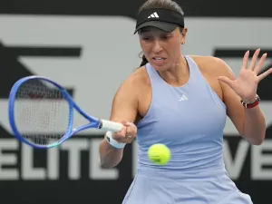 Principais favoritas, Pegula e Navarro vão às quartas em Adelaide