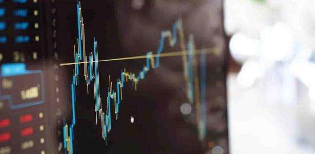 Dólar tem novo recorde a R$ 6,06 com pacote e Trump; Bolsa fecha em queda