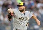 MLB: Milwaukee Brewers renova contrato de Wade Miley por mais uma temporada - Getty Images