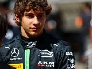 F1: Sainz volta à briga pela vaga na Mercedes após Wolff admitir que Antonelli precisa de "tempo"