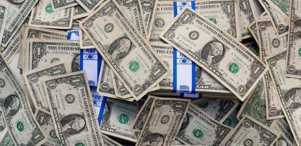 Dólar cai a R$ 5,06 e Bolsa bate recorde mesmo com fim de trégua na guerra