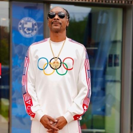 Paris 2024: Snoop Dogg carrega tocha Olímpica antes da abertura; veja