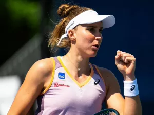 Bia derrota Tomljanovic e passa bem pela estreia em Seul