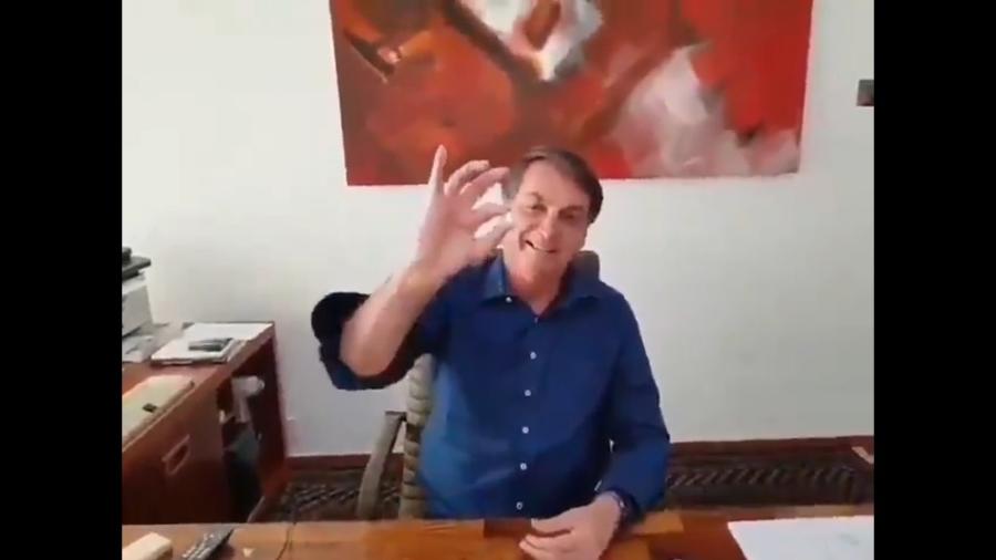 Bolsonaro toma cloroquina e faz vídeo em defesa do remédio barrado pela OMS -
