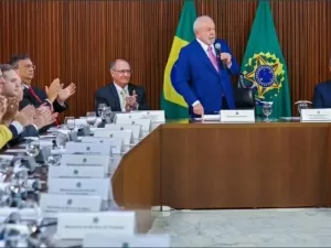 Sem oposição, inflação e segurança dominam agenda de Lula