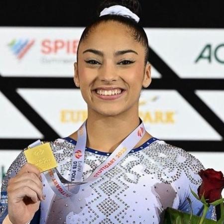 Júlia Soares vence prova solo em torneio de ginástica artística e leva medalha de ouro - Reprodução/Instagram @jujub_soares