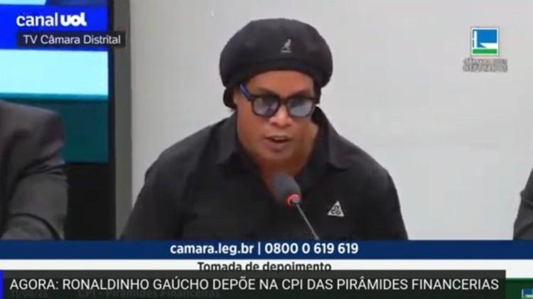 Ronaldinho Gaúcho durante depoimento na CPI que pediu indiciamento do ex-jogador