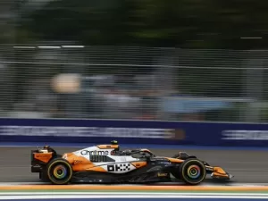 F1: Norris 'dá o troco' em Leclerc e lidera o segundo treino livre para o GP de Singapura; Verstappen é apenas 15º