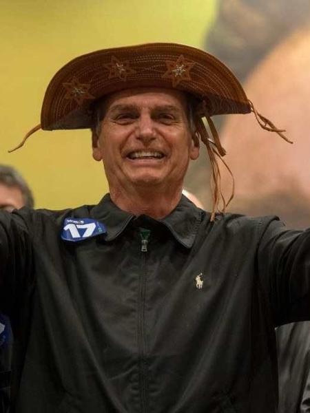 Stephen Colbert riu do chapéu de couro usado pelo presidente Jair Bolsonaro                      - AFP                            