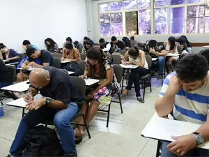 Fundação Roberto Marinho oferece curso online gratuito para o Encceja 2024