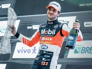 Stock Car: Emocionado, Dudu Barrichello dedica vitória na sprint de Cascavel para cachorrinho de estimação que faleceu