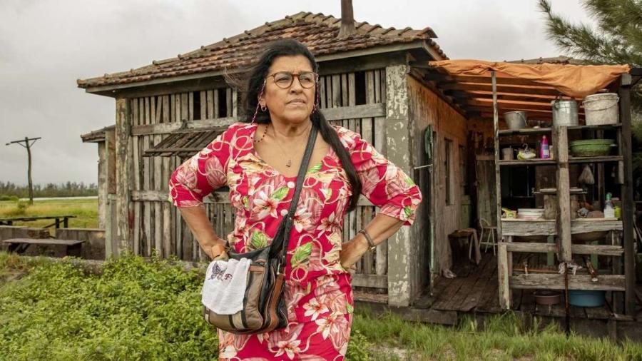 Lurdes (Regina Casé) em cena de "Amor de Mãe"                              -  Victor Pollak/Globo                            