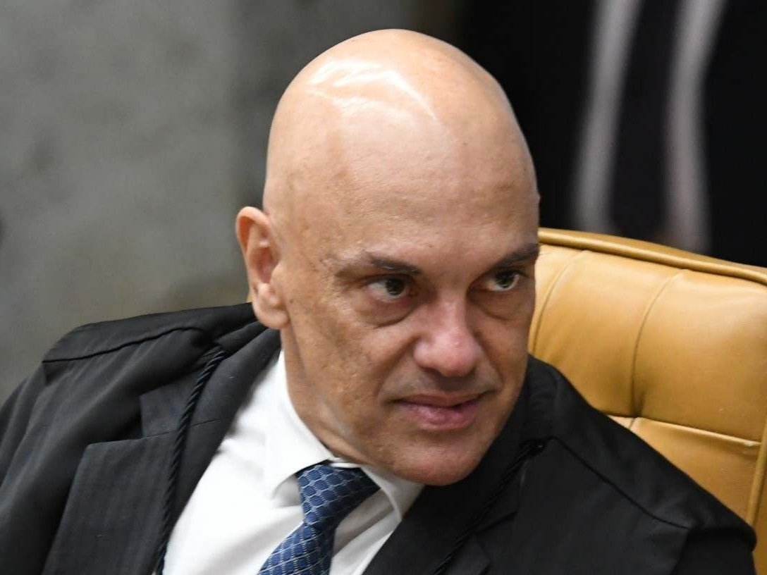 Poder concentrado de Moraes no STF é incomum, mas não incomoda ministros