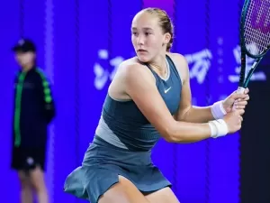 Muchova também desiste e Andreeva vai à final na China