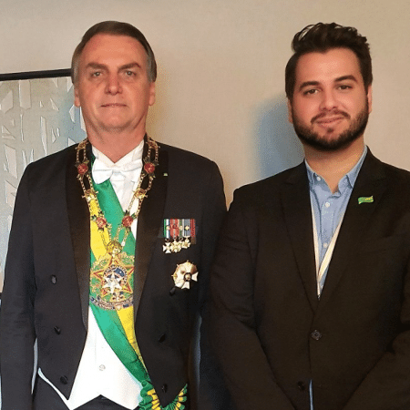 O presidente Jair Bolsonaro e o assessor Filipe G. Martins.  - Reprodução