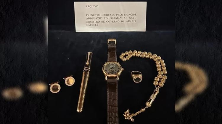 O ex-presidentedevolveu o terceiro conjunto de joias que recebeu de presente do governo da Arábia Saudita O ex-presidentedevolveu o terceiro conjunto de joias que recebeu de presente do governo da Arábia Saudita