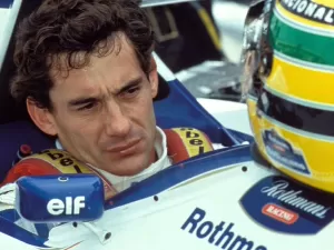 VÍDEO: Assessora de Senna reafirma que piloto morreu no carro e manobra de Ecclestone para impedir cancelamento de GP