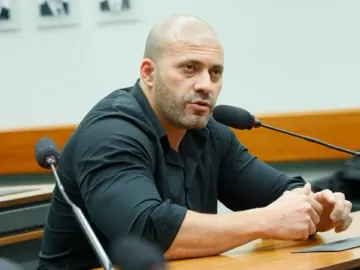 Moraes manda soltar Daniel Silveira e obriga uso de tornozeleira