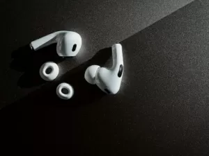 AirPods como aparelhos auditivos: novidade da Apple funciona?