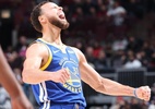 Stephen Curry tem chances de reforçar o Warriors nesta segunda