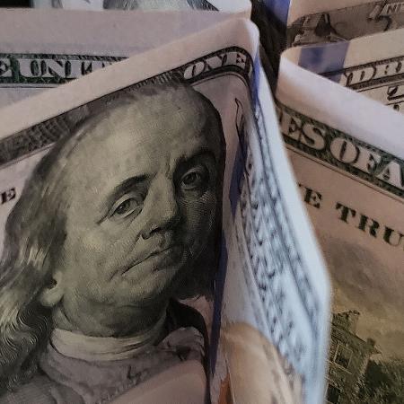  Dólar sobe 0,48% e encerra o dia em R$ 5,571 