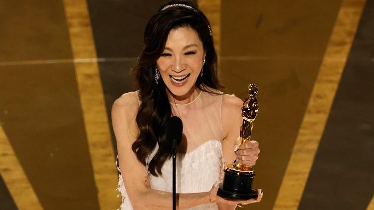 Michelle Yeoh venceu o Oscar de melhor atriz por "Tudo em Todo o Lugar ao Mesmo Tempo" - Foto: Kevin Winter/Getty Images - Michelle Yeoh venceu o Oscar de melhor atriz por "Tudo em Todo o Lugar ao Mesmo Tempo" - Foto: Kevin Winter/Getty Images - Michelle Yeoh venceu o Oscar de melhor atriz por "Tudo em Todo o Lugar ao Mesmo Tempo" - Foto: Kevin Winter/Getty Images