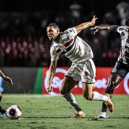 São Paulo x Santos vai acontecer neste domingo, 16, no estádio do Morumbi. As duas equipes vão medir forças pela 15ª