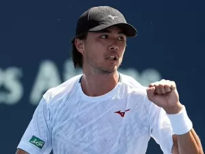 Taro Daniel elimina favorito em Chengdu, Perricard também avança