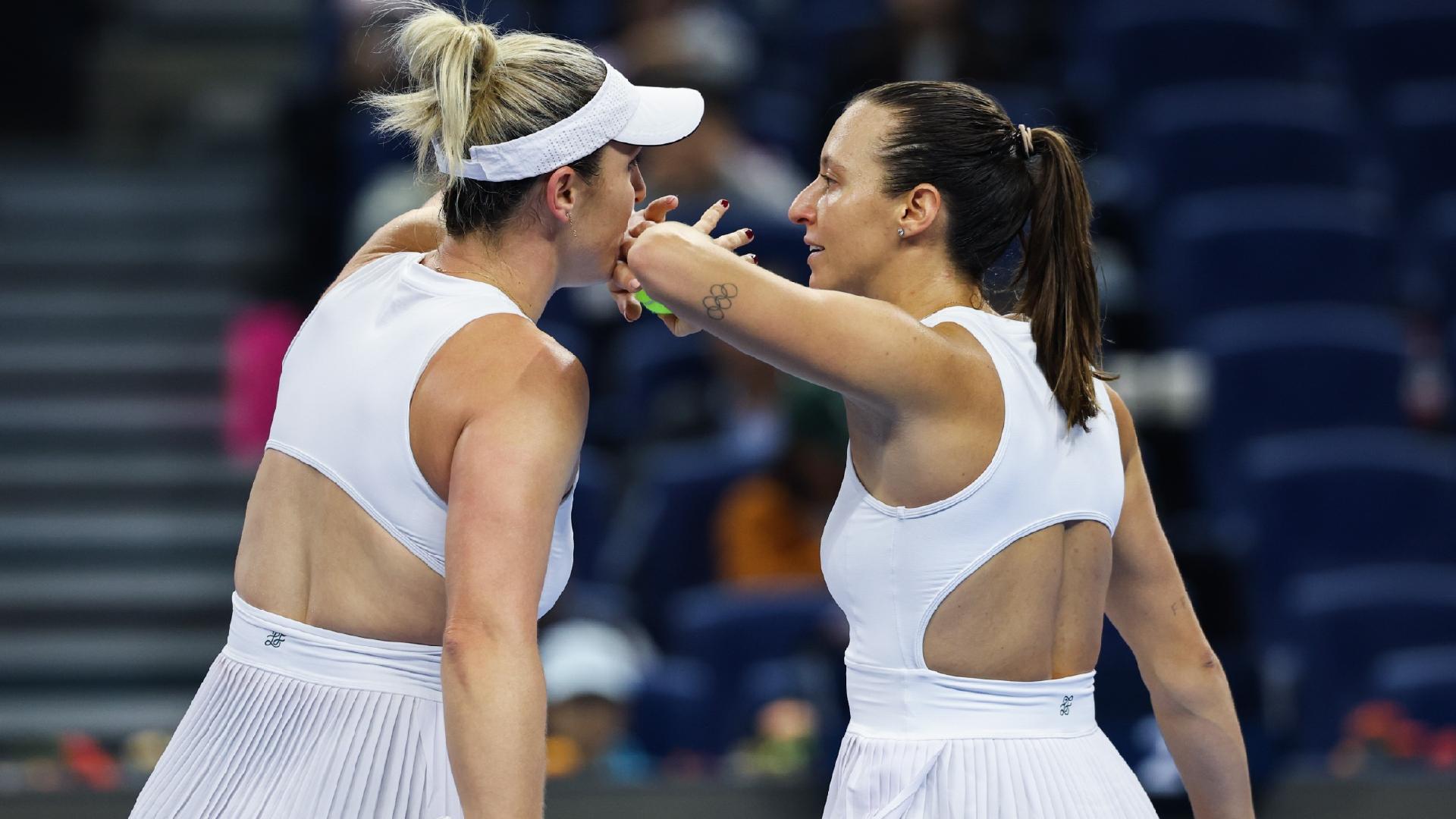 Stefani e Dabrowski vencem a 11ª seguida e disputam a 7ª final do ano - undefined