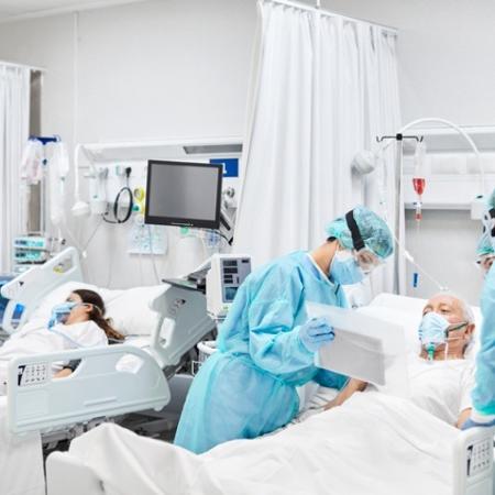 4 em cada 10 hospitais privados em SP têm alta de internações pela covid, diz entidade - Getty Images