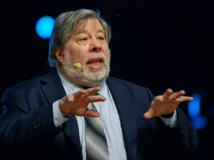 Woz critica o estreitamento de empresas com política e o uso indevido de IA