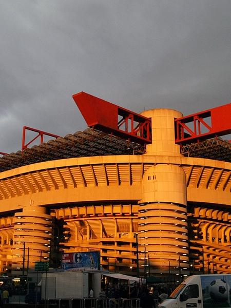 Milan nega deixar San Siro e fala em reforma, mas estuda estádio próprio para o futuro - 