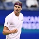 Zverev enfim vence em tr&ecirc;s sets e volta &agrave;s oitavas no US Open