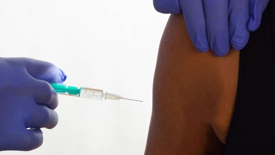                                  Vacina, vacinação,seringa, covid 19                              -                                 CHROMORANGE / Matthias Stolt/Direitos reservados                            