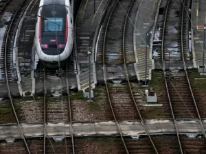 Suspeito de sabotagem nas linhas de trem no dia da abertura das Olimpíadas é preso na França