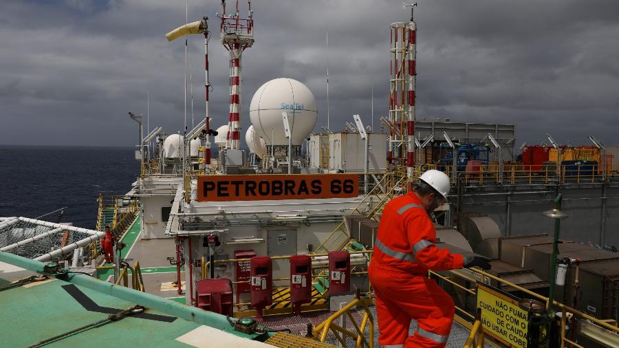 Produção de petróleo no Brasil recua pelo 3º mês em novembro, aponta ANP - Reuters