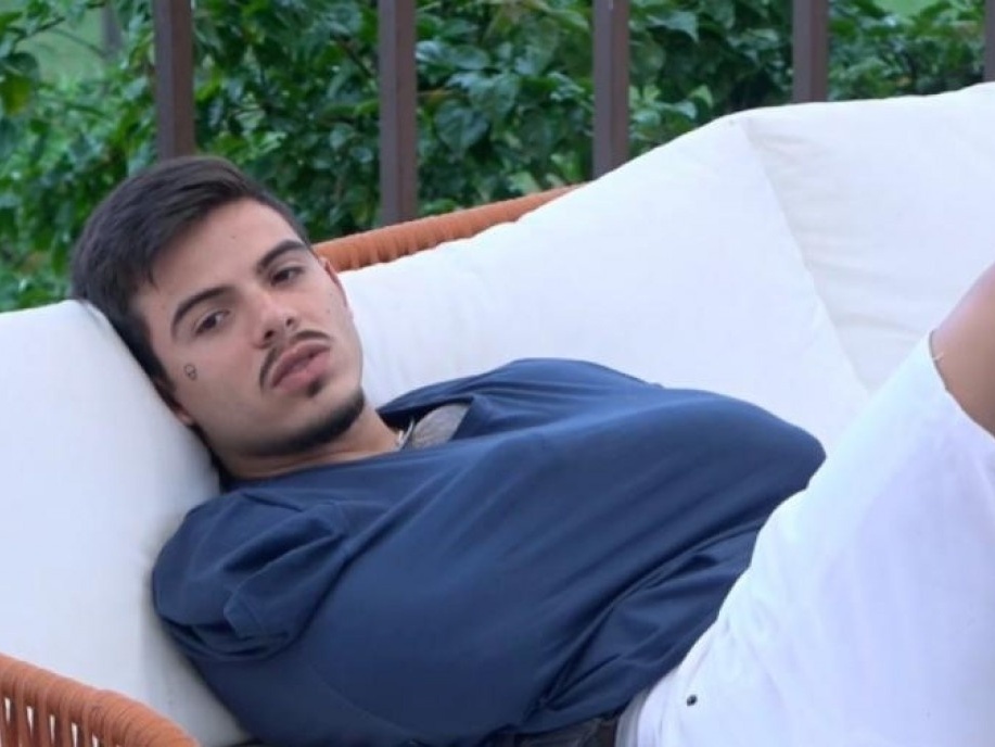 Record fez bem ao cortar câmeras em suposta tentativa de suicídio de Thomaz