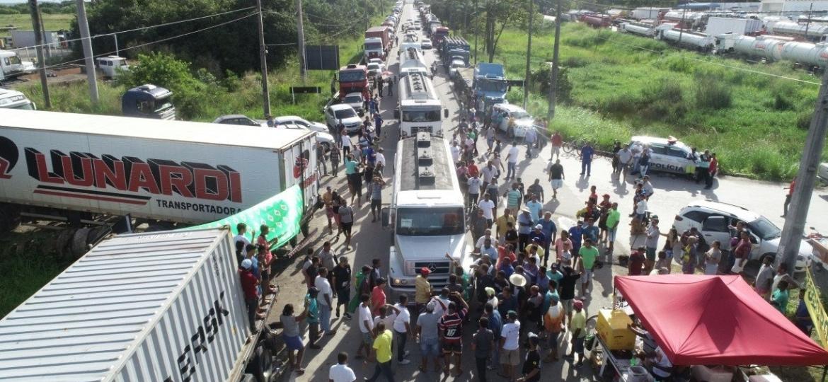 A greve dos caminhoneiros no Brasil em 2018 foi uma paralisação de caminhoneiros autônomos com extensão nacional que aconteceu entre os dias 21 e 30 de maio                              - ARNALDO CARVALHO/JC IMAGEM                            