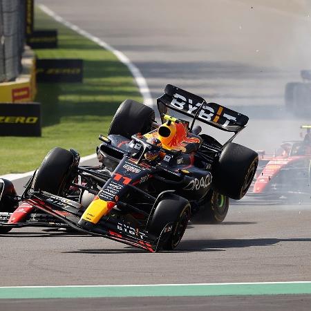 Ídolo local, Pérez abandonou GP do México após bater em Leclerc na largada