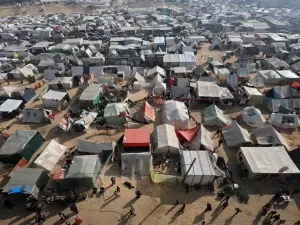 Mais de 80 mil pessoas já deixaram Rafah, que liga a Faixa de Gaza ao Egito