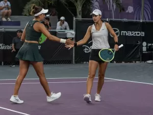 Ingrid arrasa na semi de duplas e busca seu segundo WTA