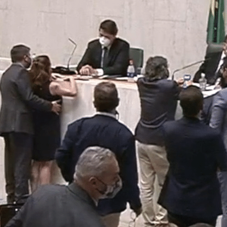 O deputado Fernando Cury foi expulso do partido Cidadania após ser filmado apalpando a deputada Isa Penna (PSOL-SP) na Assembleia Legislativa paulista - Reprodução
