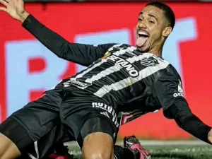Fora de casa, Atlético-MG marca no último lance e vence o Internacional