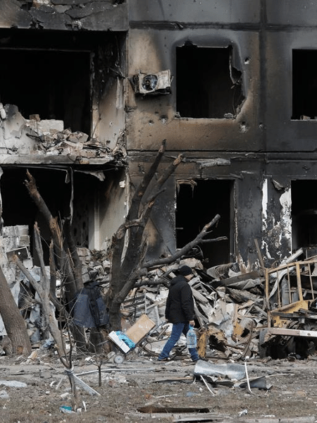 Edifício destruído em Mariupol, na Ucrânia  - Foto: Alexander Emochenko/ Reuters 