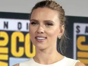 ‘Chocada e irritada’: Scarlett Johansson bate duro na OpenAI por ‘voz parecida’ com a sua no ChatGPT