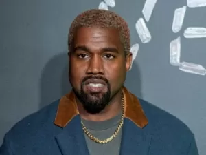 Em processo, ex-funcionário de Kanye West diz que foi obrigado a presenciar rapper fazendo sexo com Bianca Censori