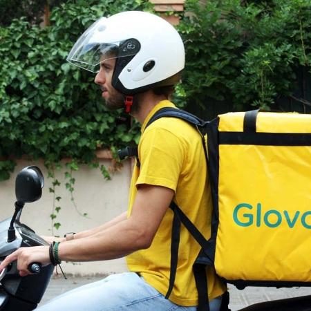 O aplicativo espanhol de entregas Glovo é um dos líderes de mercado; Parlamento Europeu chega a acordo para legislação mais protetiva
